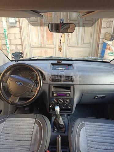 Ford Tourneo Connect-7
