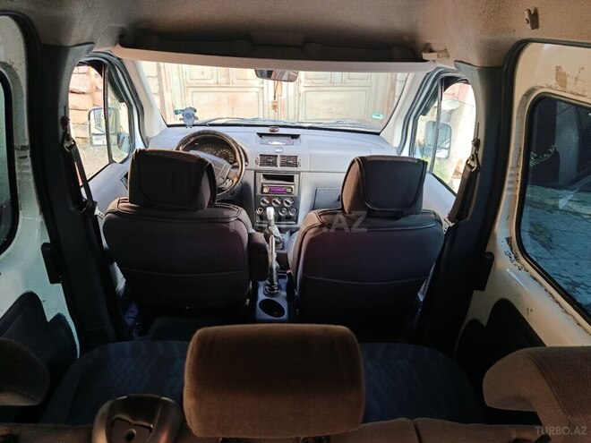 Ford Tourneo Connect-9