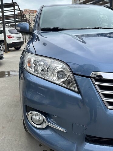 Toyota RAV4-4