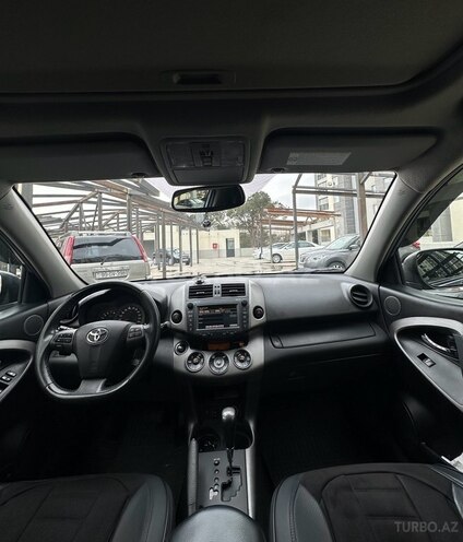 Toyota RAV4-8