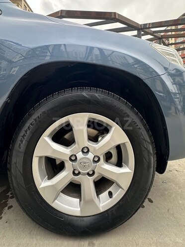Toyota RAV4-10