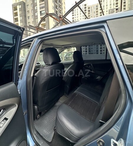Toyota RAV4-9