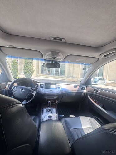 Hyundai Genesis-2