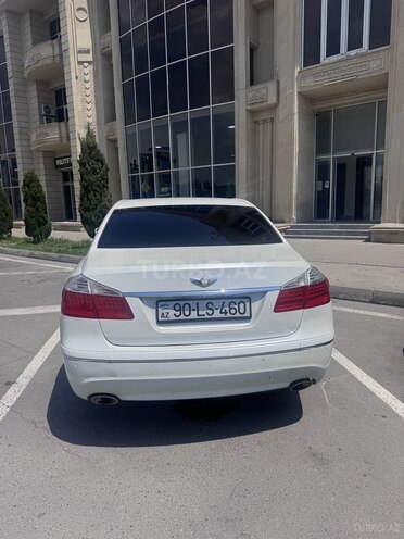 Hyundai Genesis-5
