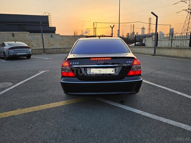 Mercedes E 220-2