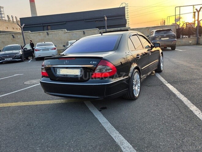 Mercedes E 220-13