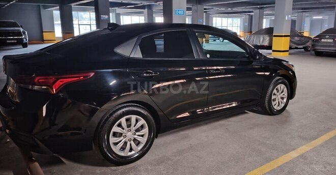 Hyundai Accent-11