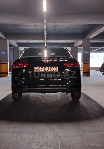 Hyundai Accent-7