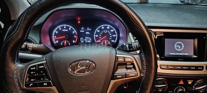 Hyundai Accent-12