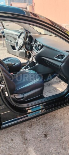 Hyundai Accent-15