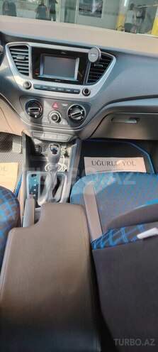 Hyundai Accent-17