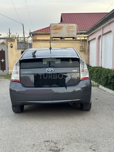 Toyota Prius-2