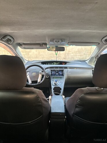 Toyota Prius-3