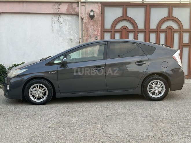 Toyota Prius-4