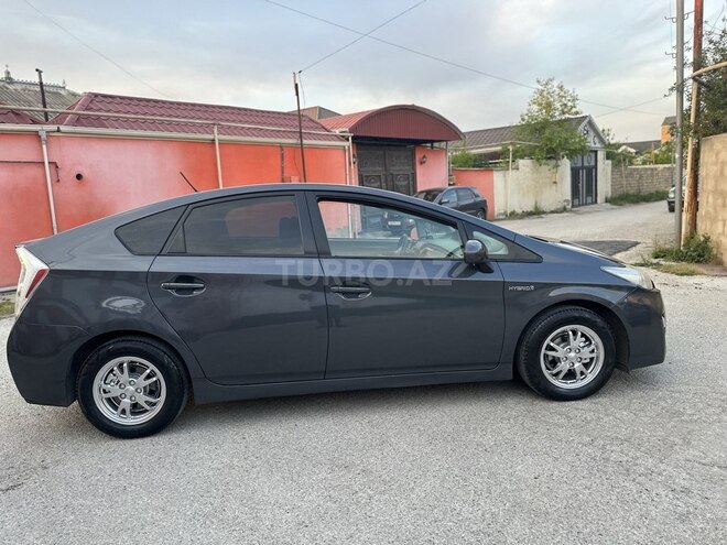 Toyota Prius-5