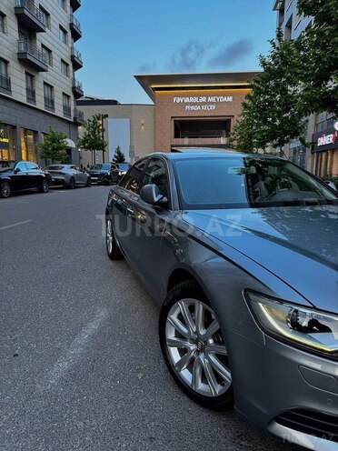 Audi A6-4