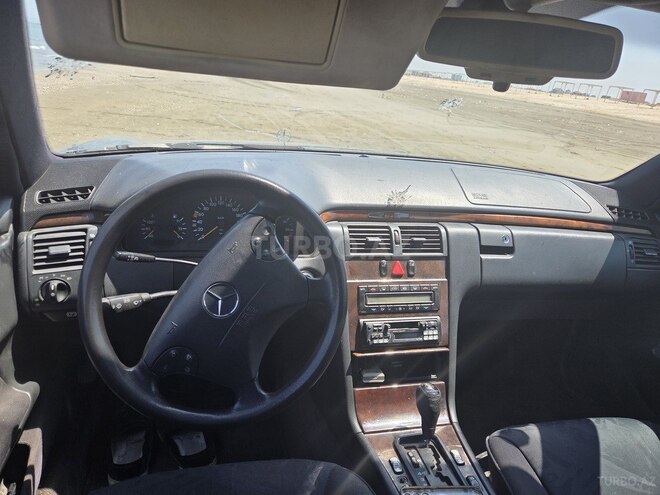 Mercedes E 200-4