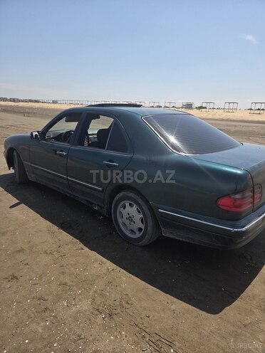 Mercedes E 200-2