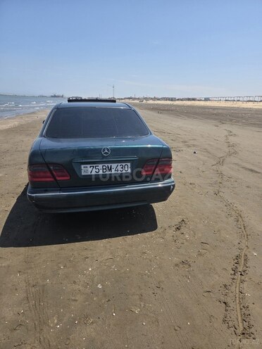 Mercedes E 200-5