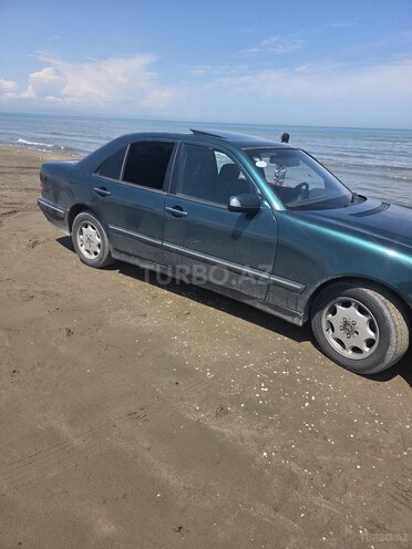 Mercedes E 200-3