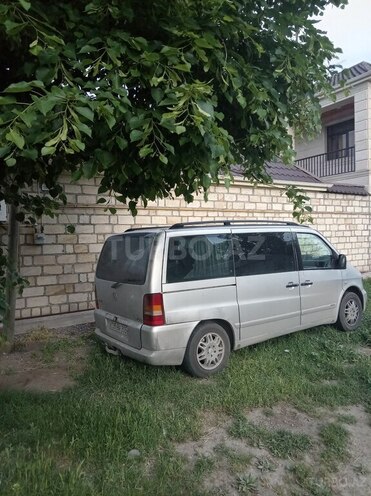 Mercedes V 230-2