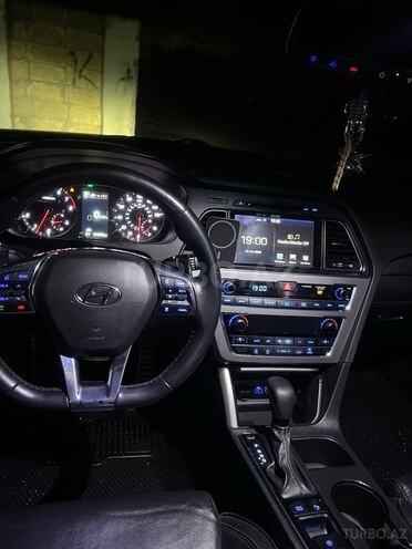 Hyundai Sonata-18
