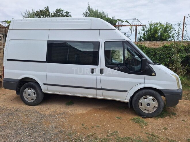 Ford Transit-7