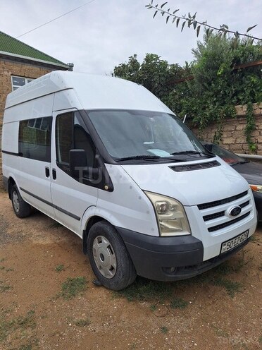 Ford Transit-8