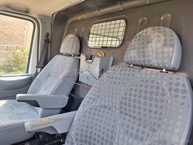 Ford Transit-4