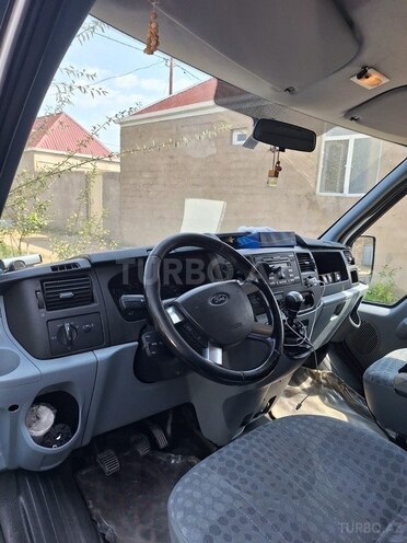 Ford Transit-3
