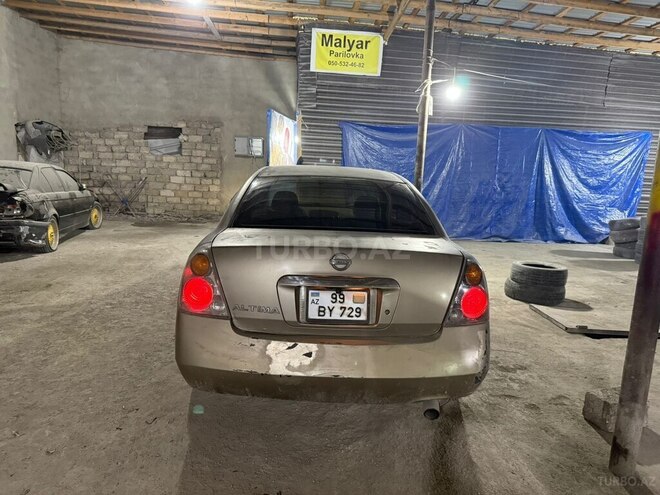 Nissan Altima-2