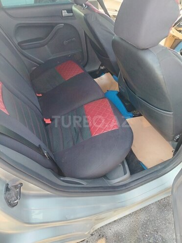 Ford Focus-12