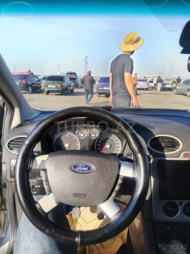 Ford Focus-13