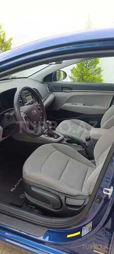 Hyundai Elantra-4