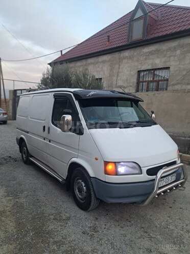 Ford Transit-2