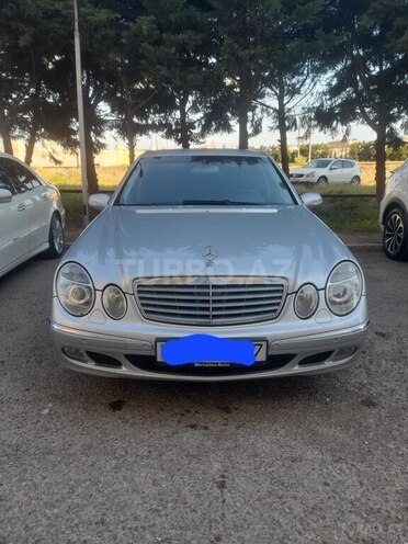 Mercedes E 220-1
