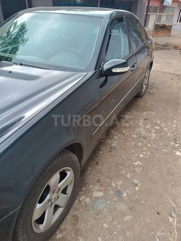 Mercedes E 270-5