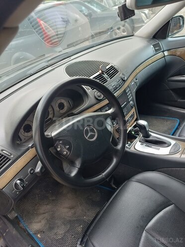 Mercedes E 270-3