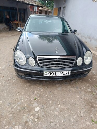 Mercedes E 270-1