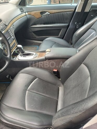 Mercedes E 270-4