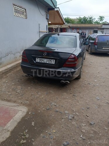 Mercedes E 270-7