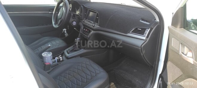 Hyundai Elantra-4