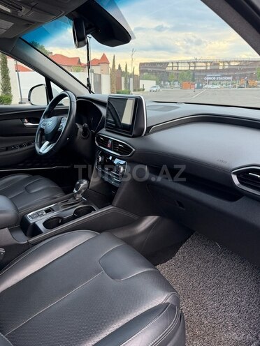 Hyundai Santa Fe-12