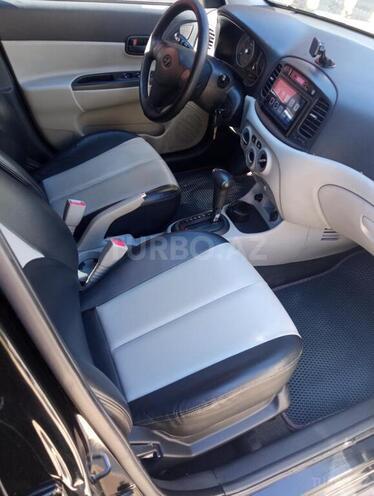 Hyundai Accent-11