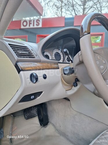 Mercedes E 240-19