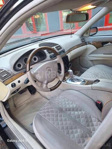 Mercedes E 240-13