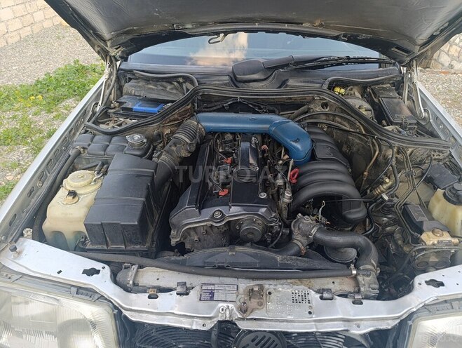 Mercedes 280 E-2