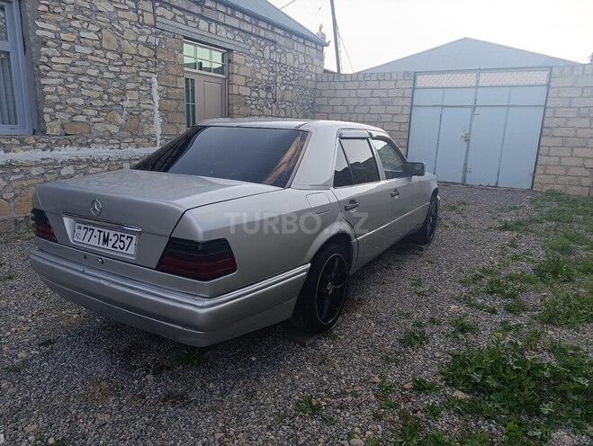 Mercedes 280 E-11