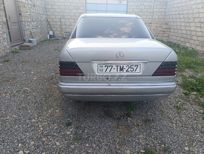 Mercedes 280 E-12