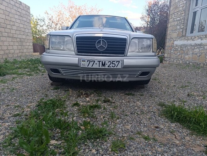 Mercedes 280 E-1
